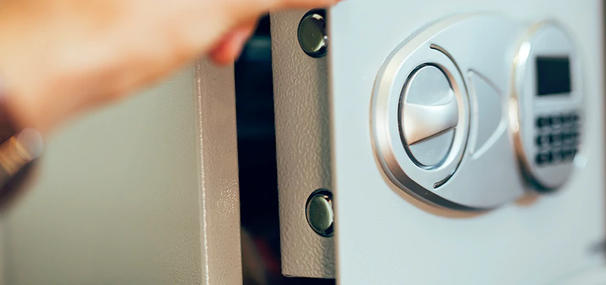 Fingerprint Safe Openers in Susanville, CA